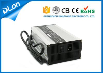 China 100VAC ~ cargador de batería eléctrico aprobado de la máquina del CE 240VAC y del depurador del piso de Rohs DC 24V en venta