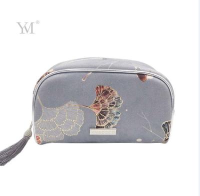 China Custom Fashion Beauty Trendy OEM Brand Printed Velvet Makeup Bag Logo Cosmetic Bag for sale