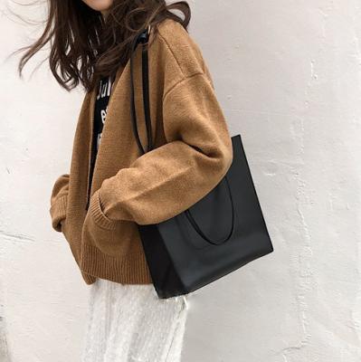 China Retro one-shoulder bag large capacity diagonal single square cross-body large bag portable bag for women for sale