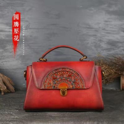 China Fashoion 2022 Fashion Light Luxury Vintage Embossed Cowhide Genuine Leather Women's First Layer Bag Handbag Dumpling Bag for sale