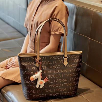 China Fashion \ comfortable European and American \ goods bag 2022 new hot sale vintage temperament printing large capacity tote bag for sale