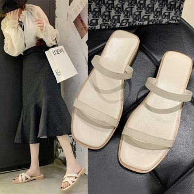 China Fashion Trend Women's Flat Sandal With A White Faux Pearl Strap Trim Casual Flat Heels Flip Flops for sale