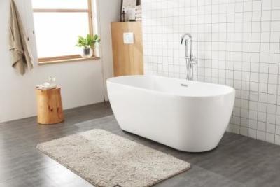 China 1200MM Oval Shower Bathtubs Center Toe Tap Drain Color Matched Freestanding Air Bubble Tub for sale