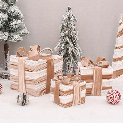 China Best Fashion Christmas Eve Gift Box Christmas Decorations Three Pieces Christmas Scene Decoration Gift Set Christmas Welcome Gift Box Decoration for sale