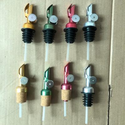 China Factory Wholesale 12cm Weighted Oil Pourer, Self Closing Spout, 4 Colors Available Siver/Gold/Red/Green zu verkaufen