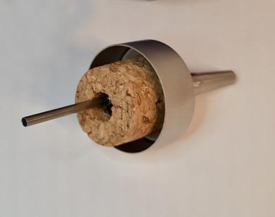 China Edelstahl-Öl Pourer-Tülle des Fabrik-Großhandel-304 mit Cork Stopper für 38mm Flasche zu verkaufen