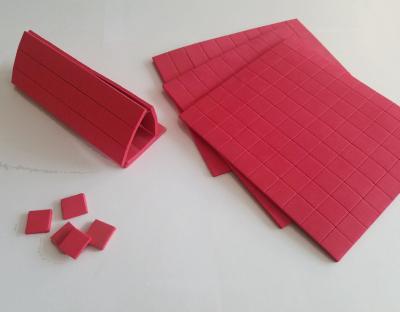 China En gros haften 25x25x4MM rotes Gummi-+1MM Schaum von schützenden roten EVA Spacer-Trennzeichenschutzglasauflagen durch Blatt an zu verkaufen