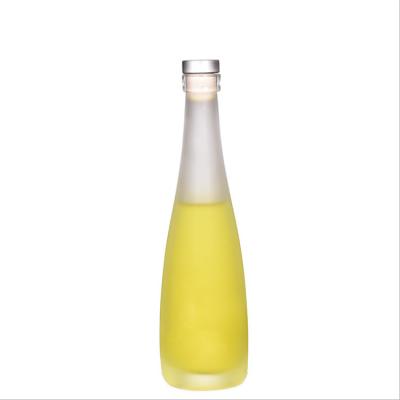 China 330ml 500ml Glass Round Juice Bottle For Drinking With Screw Top for sale