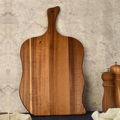 China Viable Shape Acacia Fun Guitar Board Wooden Kitchen Chopper Serving Cutting Boards for sale