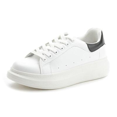 China Fashion trend high quality canvas shoes with thick soles are super comfortable for sale