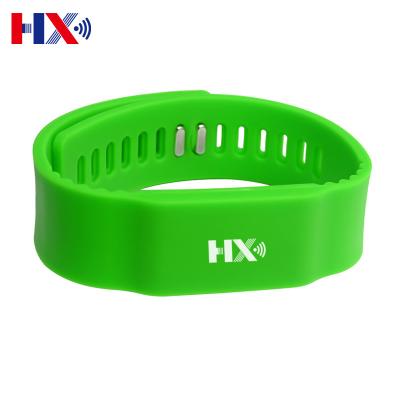 China Waterproof Rfid Wristbands 125khz Silicone Rfid Wholesale Waterproof/Rubber Waterproof Adjustable Wristband for sale