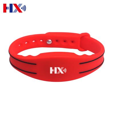 China Reusable Single Color 13.56mhz RFID Nfc Waterproof / Waterproof Silicone Wristband For Water Park for sale