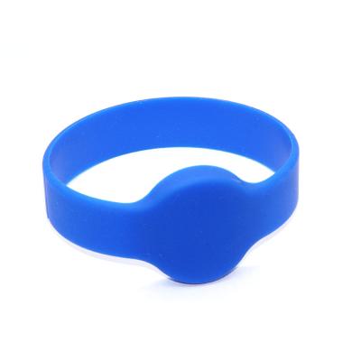 China NFC Hot Sale Waterproof/Waterproof 13.56Mhz RFID Wristband 13.56Mhz RFID Silicone Safe Wristband For Security Check for sale