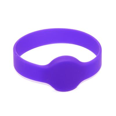 China Factory Direct Sale RFID Silicone Wristband Waterproof / Waterproof Eco-friendly UHF Waterproof NFC Chip Wristbands for sale