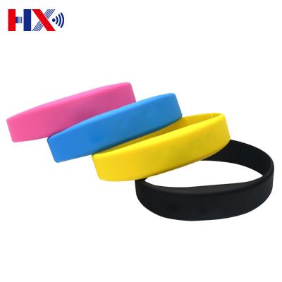 China Good Quality Reasonable Price Waterproof / Waterproof Durable Silicone Smart RFID Wristband For School Kids for sale