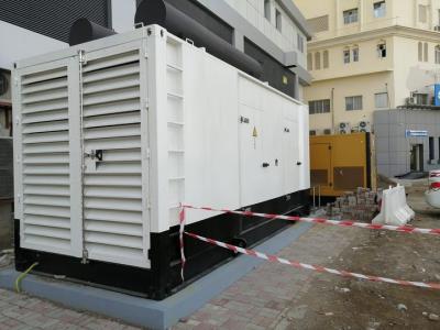 China Stunden-Garantie IP21 1200kva Cummins stille Diesellaufende generator-1000 zu verkaufen