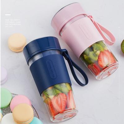 China Mini USB Rechargeable Mini Portable Household Juice Cup Fruit Juicer Preparing and Squeezing Multifunctional Portable Fruit Cup for sale