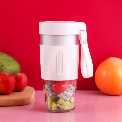 China Mini Small Household Squeezer Kitchen Juicer Blender Portable Rechargeable Electric Extractor Machine for sale