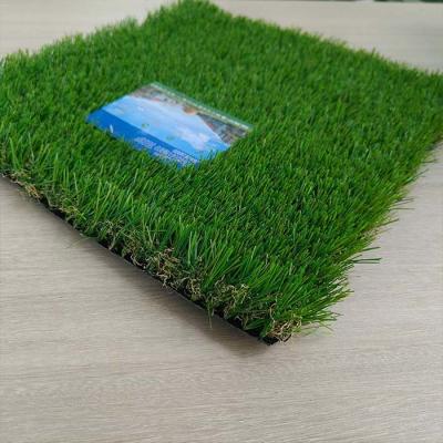 China Césped artificial de paisaje de 30 mm resistente al desgaste sin relleno con alto rendimiento para patios de recreo y escenas deportivas en venta