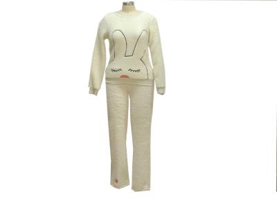 Chine Le pyjama épais blanc de dames place lapin de costume de nuit de dames le grand brodé à vendre