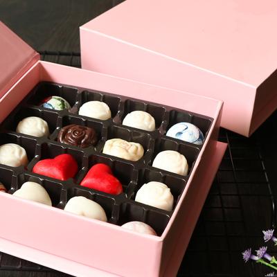 China Recyclable Valentines Day Candy Packaging Wholesale Paper Box Chocolate Gift Box With Plastic Insert for sale