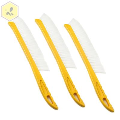 China New Hair Bee Farm Beekeeping Tools Single Row Bee Hive Cleaning Plastic Bee Brush Remove Plastic Bees Handle for sale