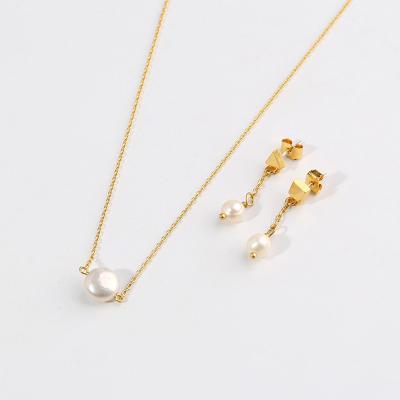 China Environmental Friendly Freshwater Pearl Necklace And Earring Set 18K Gold Plated Jewelry For Women for sale