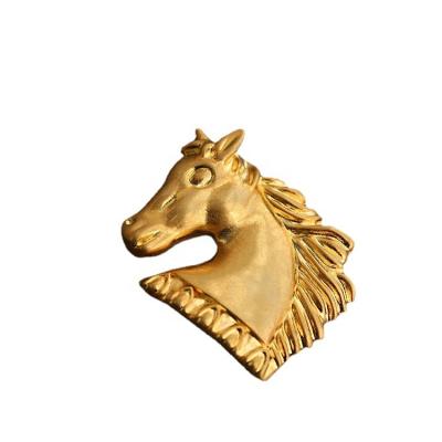 China Wholesale gold fashion brooch for ladies fashion personality retro horse head brooch for sale