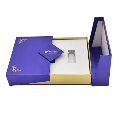 Chine Boîte cadeau rigide cosmétique à fermeture magnétique Carton Boîte de parfum de luxe à vendre