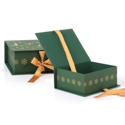 Cina Materiali riciclati Custom Luxury Christmas Gift Packaging Boxes per ordini personalizzati in vendita