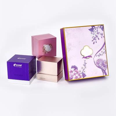 China Op maat gerecycleerde kraftpapier huidverzorgingsdozen met UV-voordeel stijf deksel en basis voor parfum verzending cosmetische cadeaupakketten Te koop