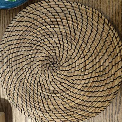 China Boho Place Mat Sustainable Cotton Woven Handmade Modern Farmhouse Round Fringe Pads Mats Placemats For Dining Table for sale