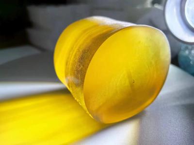 Chine Jaune 99,99% Al2O3 Saphir cristal unique en laboratoire Matériaux bruts pour bijoux à vendre