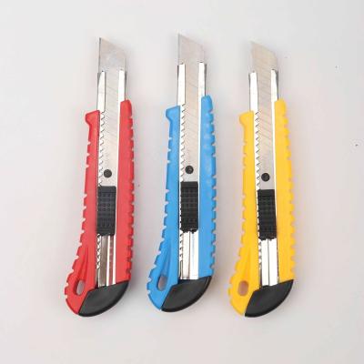 China Cheap Open Slide Price China Factory Supply Colorful 18mm Knife Cutter For Paper Or Box Utility Knife Protective Handle for sale