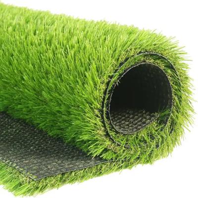 China Césped de césped artificial para jardines resistente a los golpes en venta