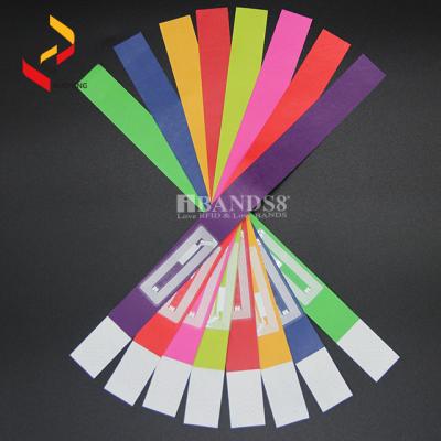 China HF 1K NFC 13.56MHz Disposable Paper Chip NFC213 Wristband Waterproof / Waterproof RFID Tag Wristbands for sale