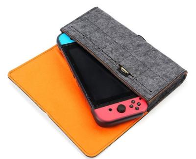 China 2020 Felt Sleeve Portable Travel Bag Video Game Carrying Case For Nintendo Switch With Game Cartridges Holders for sale