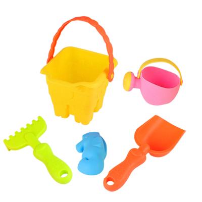 China 2021 Toy Summer Outdoor Soft Beach Game Bucket 5PCS Beach Toys Diy Sand Toys Children Set for sale