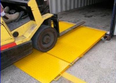 China Custom Folding Mini Mobile Yard Ramp Good Welding And High Performance Structure for sale