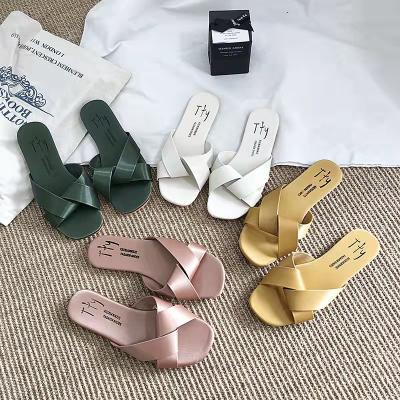 China Fashion Trend Drop Shipping 2022 Summer Women Slippers Word Soft Non-slip Cross Flat Clog Ladies Wear Bottom Beach Flip Flop for sale