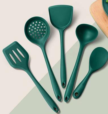 China Sustainable Kitchen Supplies Spoon Leakable Rice Spoon Spatula, Five-Piece Silicone Kitchenware Set Kitchen Tools Cooking Spatula Set for sale