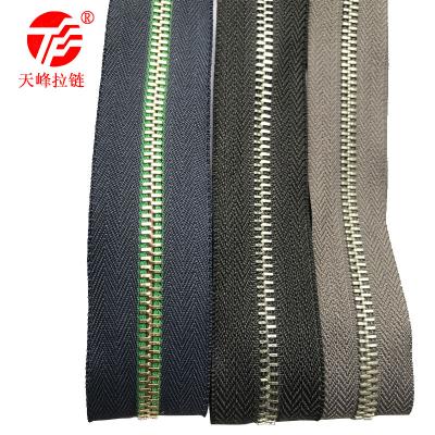 China #5 Automatic Lock Metal Zipper Long Chain Roll For Jacket Zipper Factory Wholesale Hot Sale Metal Zippers for sale