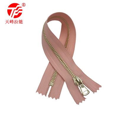 China #4 Automatic Lock Yellow Brass Color Metal Plugged Zipper With Garment High Quality Competitive Factory Price for sale