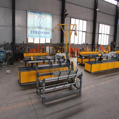 China Factory Custom Printing Full Automatic Logo 2 Worms Chain Link Fence Netting Making Machine With Compact Roll for sale