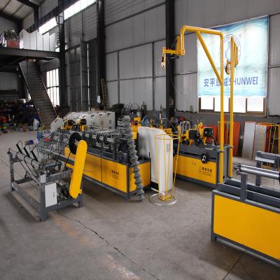 China Factory full automatic 6m diamond cut double mesh wire chain link fence machine for sale for sale