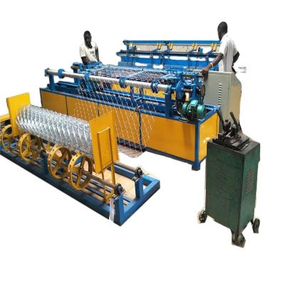 China Updated Design Twisted Chain Link Fence Machine Automatic Cyclone Hinge And Wire Mesh Making Machine for sale