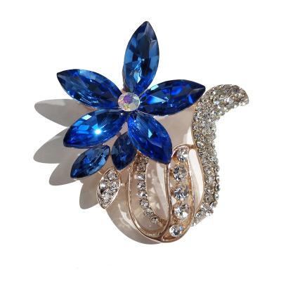 China New Arrival Fashion Diamond Brooches Flower Rhinestone Luxury Brooch Cloth Decoration Big Stone Elegant Crystal Brooch Shape For Women for sale