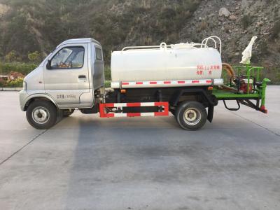 China Wassertankschiff Transportfahrzeug Dongfeng 4x2 Mini 2CBM/2000Liter zum Wassersprühen zu verkaufen