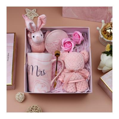 China Barber Shop Wholesale Pink Gray Creative Gift Sets For Women, Custom Logo Mug Vacuum Cup Towel Promotional Gift Set for sale