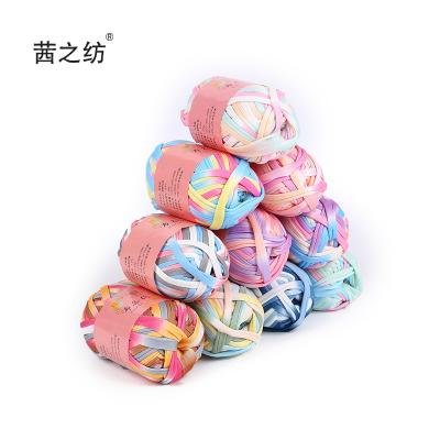 China 2021 Skin Friendly Factory Wholesale Hand Knitted Yarn DIY Hand Knitted Polyester Yarns for sale